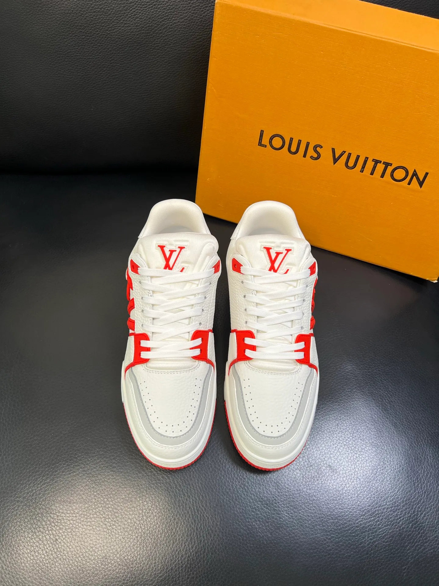 Men's shoes 💰900 Lv top purchasing agent Louis Vuitton, sports sneakers counter synchronization, uppers imported from Italy, high-quality splicing colorful complex crafts, imported mesh pads are soft and comfortable, soles: original soles specially provided by the original factory, T men's shoes 💰U exclusive movable molded soles super comfortable, original factory and single goods, high quality, welcome to compare, code number 39-44 (customized 38 45)
